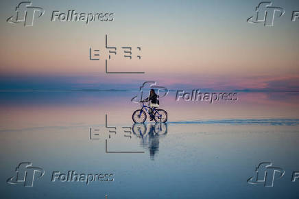 Atardecer en el salar de Uyuni