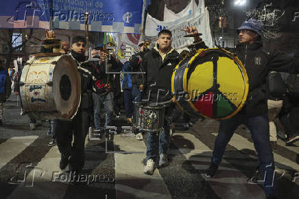 Teachers and students march in Buenos Aires for public education