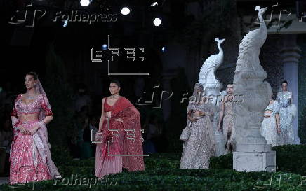 Falguni Shane Peacock - Runway - India Couture Week