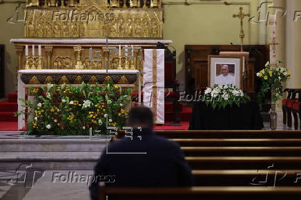 People pray for Pope Francis in Jerusalem