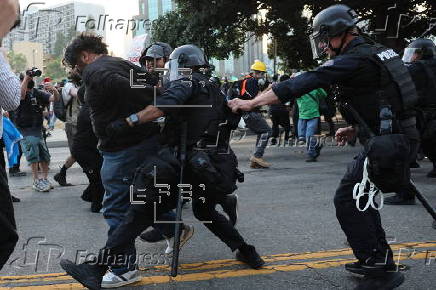 California National Guard stationed outside federal building in Los Angeles
