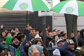 Peronistas se congregan en la casa de Cristina Fernández ante su posible detención