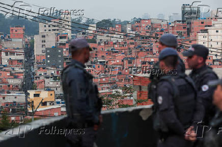Policiais Militares Vigiam Paraisópolis Após Protesto