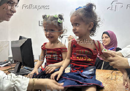 Madres, bebés y médicos hambrientos en el único hospital que trata la desnutrición en Gaza