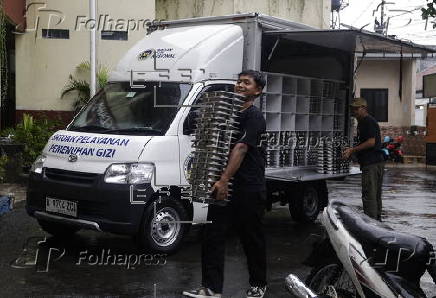 Indonesia government's free meals program continues despite cases of food poisoning
