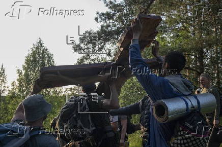 Orthodox Christians take part in annual Velikoretsky Cross procession