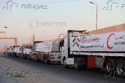 Egyptian Red Crescent convoy with aid for Gaza Strip