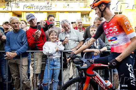 Riders attend the Daags na de Tour