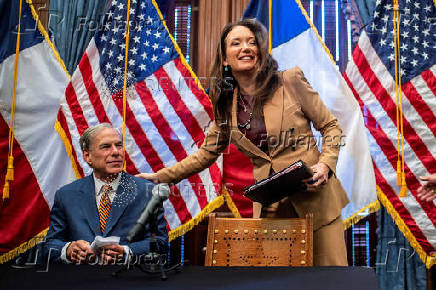 Texas Governor and U.S. Agriculture Secretary hold a press conference to address screwworm issue, in Austin
