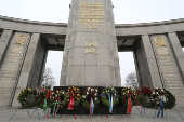 Vista do Memorial de Guerra Soviético no Tiergarten, região central de Berlim
