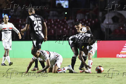 Partida entre são paulo e ponte preta pelo campeonato paulista