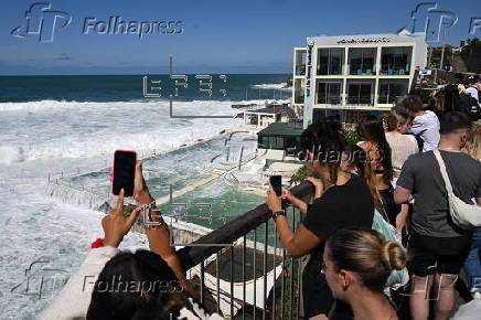 King tide swell destroys windows at Bondi Beach