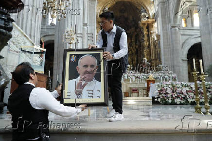 Feligreses de México rezan por el eterno descanso del papa Francisco