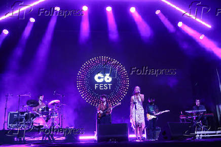 A cantora Agnes Nunes, se apresentou com o convidado Xamã na 3° Edição do C6
