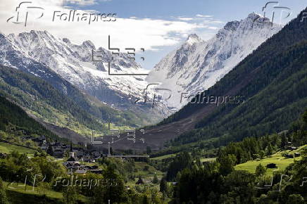 Swiss village almost buried after collapse of glacier