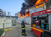 Un misil iraní impacta en un autobús vacío en el área metropolitana de Tel Aviv