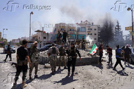 Members of Syrian security forces stand together after Syrian troops entered the predominantly Druze city of Sweida