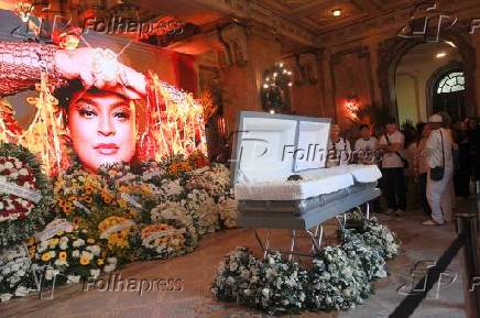 Velorio da preta gil no teatro municipal