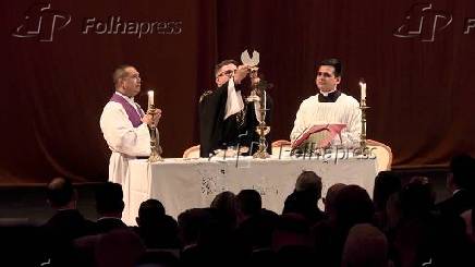 Missa de 7º dia homenageia policiais mortos em megaoperacao no Rio