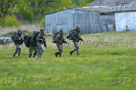 Spanish army airborne brigade lands near Daugavpils