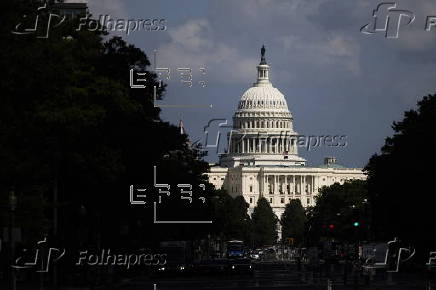 People protest Trump's order to delpoy National Guard in Washington DC