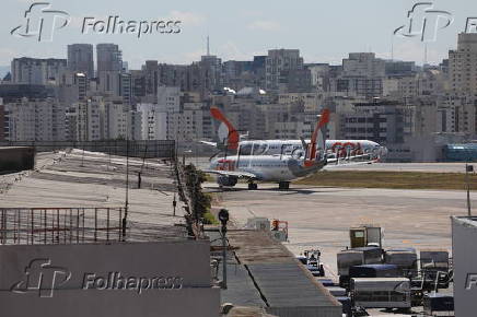 Movimentação de aviões no aeroporto de Congonhas em SP