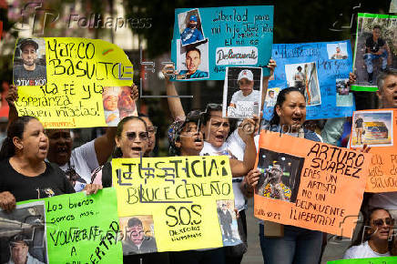 Familias de venezolanos en El Salvador exigen pruebas de vida de sus parientes detenidos