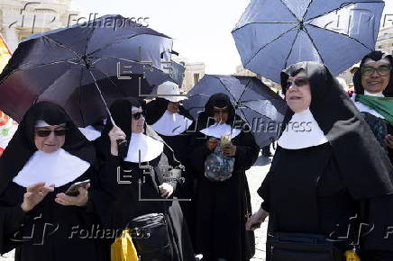 Pope Leo XIV leads Regina Caeli prayer at Vatican City