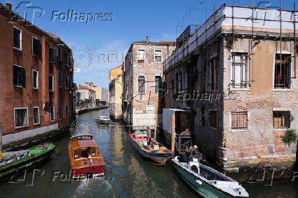 Beginning of the restoration process of Banksy's 'Migrant Child', in Venice