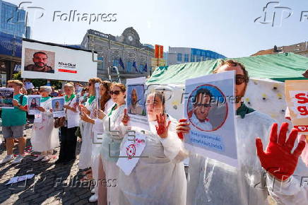 Health unions and workers protest use of aid withholding as weapon of war in Brussels