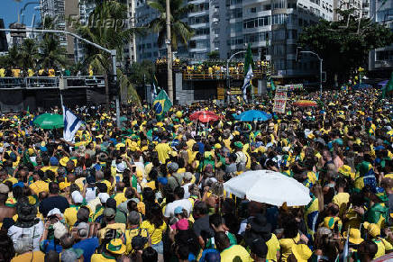 Manifestação de bolsonaristas em Copacabana, em abril de 2024