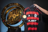 Tour da taça da Copa do Mundo de Clubes Fifa no Museu do Flamengo.
