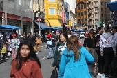 Movimentação na rua 25 de Março