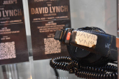 Subastan por 195.000 dólares un conjunto de guiones inacabados del legendario David Lynch