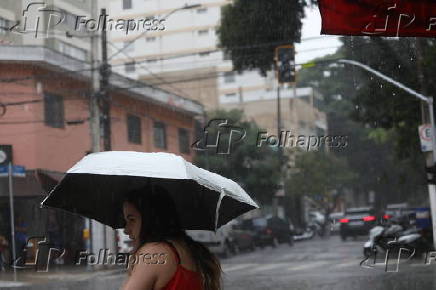 Forte chuva na Vila Clementino na zona sul de SP