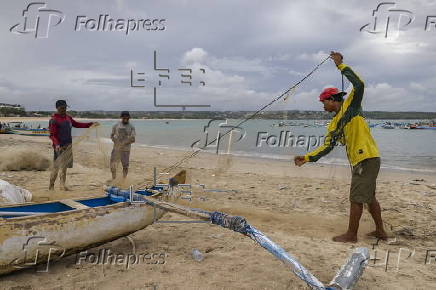 Bad weather and high waves warning for Bali