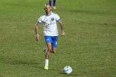 Neymar participa de jogo festivo organizado pela Loovi