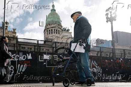Jubilados exigen mejores condiciones tras veto presidencial en Argentina