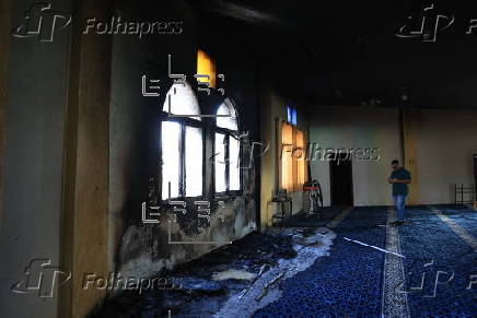 Israeli settlers vandalize Al-Hajja Hamida Mosque in Der Estya village