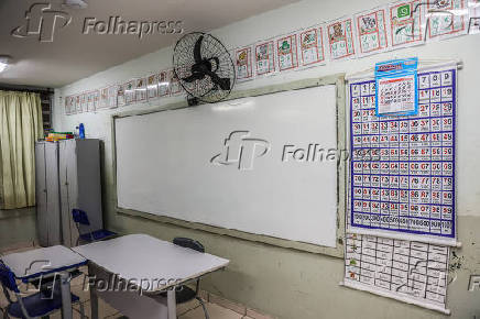 Sala de aula de escola pública no PR