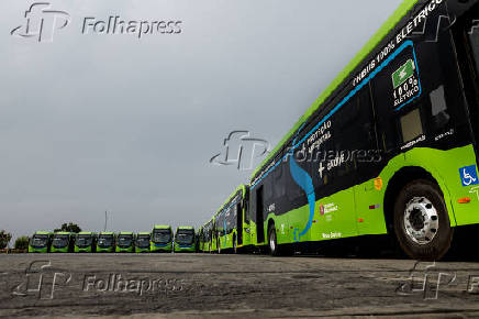 Ônibus elétricos parados por falta de ligação de energia nas garagens