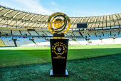 Fluminense leva taça do Mundial de Clubes para o Maracanã