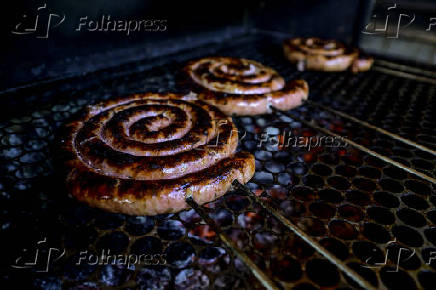 Linguiça de porco produzida de forma artesanal