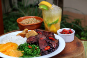 Prato típico da gastronomia brasileira, a Feijoada