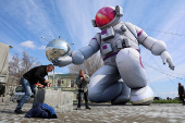 Cosmonaut-shaped inflatable installed in Crimea ahead of Cosmonautics Day celebrations