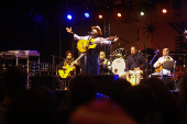Virada Cultural - Cantor e violeiro Xangai no palco da Sé