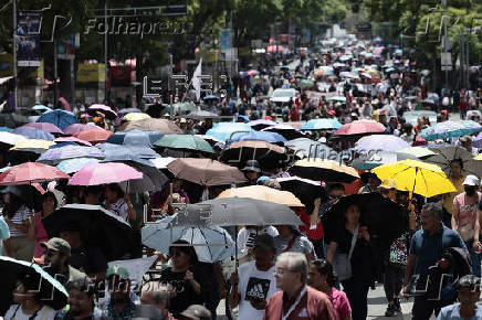 Maestros de la CNTE se manifiestan en Ciudad de México