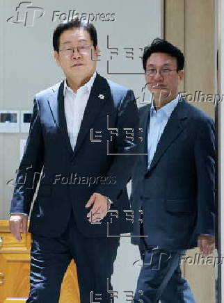 President Lee attends Cabinet meeting