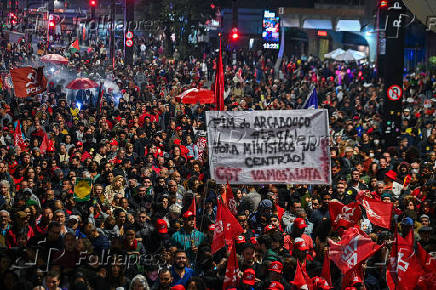 Manifestação pela taxação de grandes fortunas na Av. Paulista