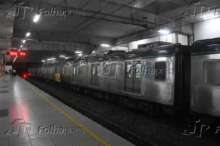 Metrô do Recife fica sem funcionar por 24 horas